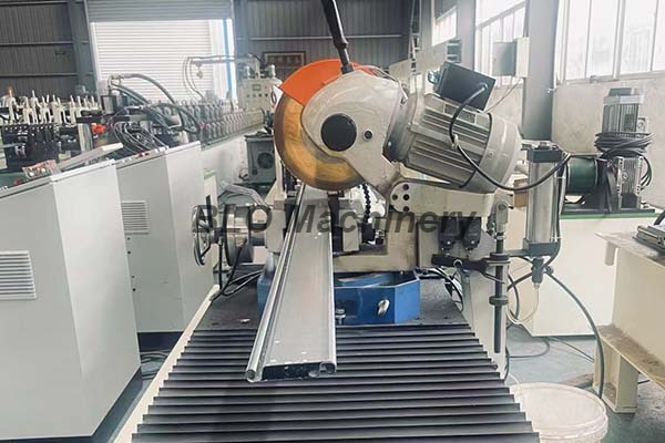 M&aacute;quina formadora de rolo para porta de veneziana de metal 