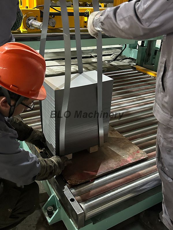0-40m / dak Hızla Boy Hattına Kesilmiş 1-6mm Otomatik &Ccedil;elik Metal Rulo