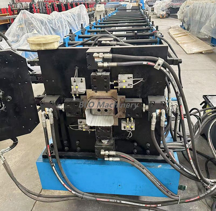 縦樋ロール成形機